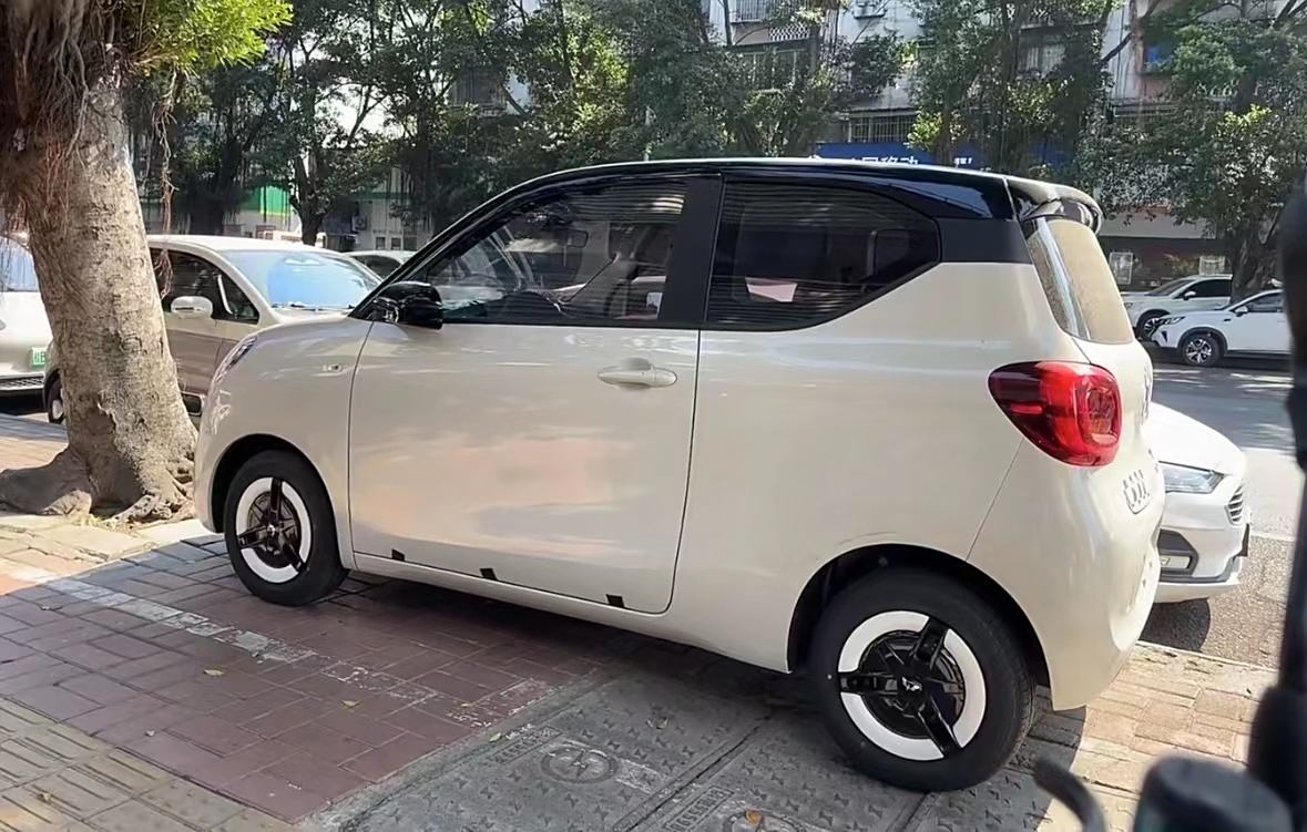 Wuling Mini EV lộ bản mới: Như Bingo thu nhỏ, 2 màn hình, tầm hoạt động không đổi, ghế sau bị chê vẫn chật- Ảnh 3.