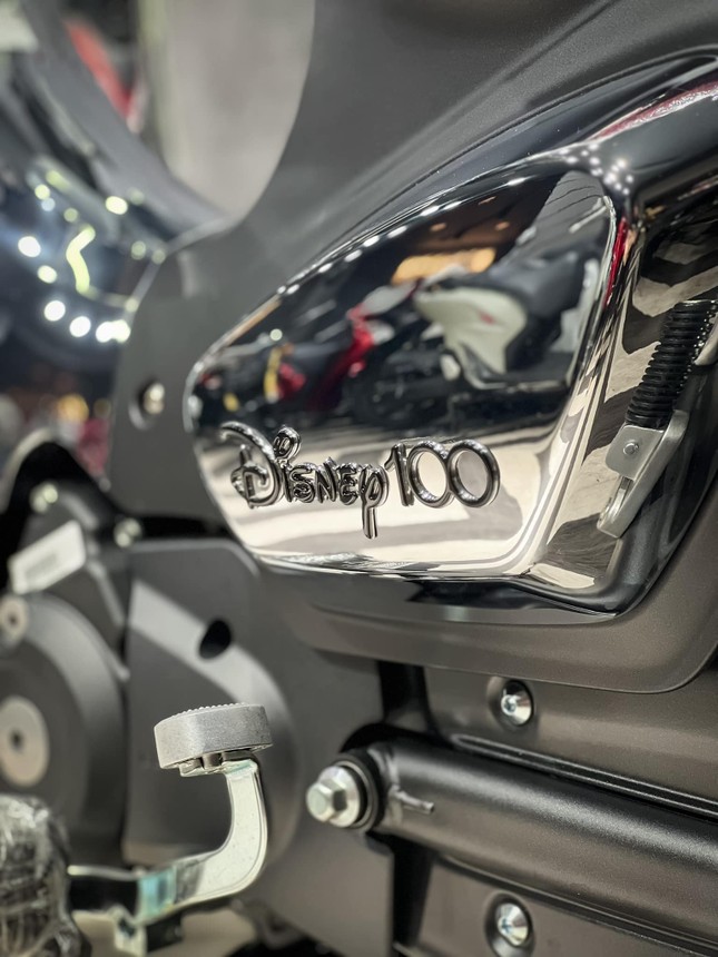 Honda Super Cub phiên bản Disney giá hơn 200 triệu đồng tại Việt Nam- Ảnh 6.