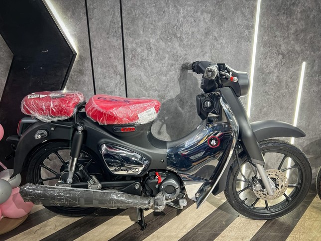 Honda Super Cub phiên bản Disney giá hơn 200 triệu đồng tại Việt Nam- Ảnh 1.