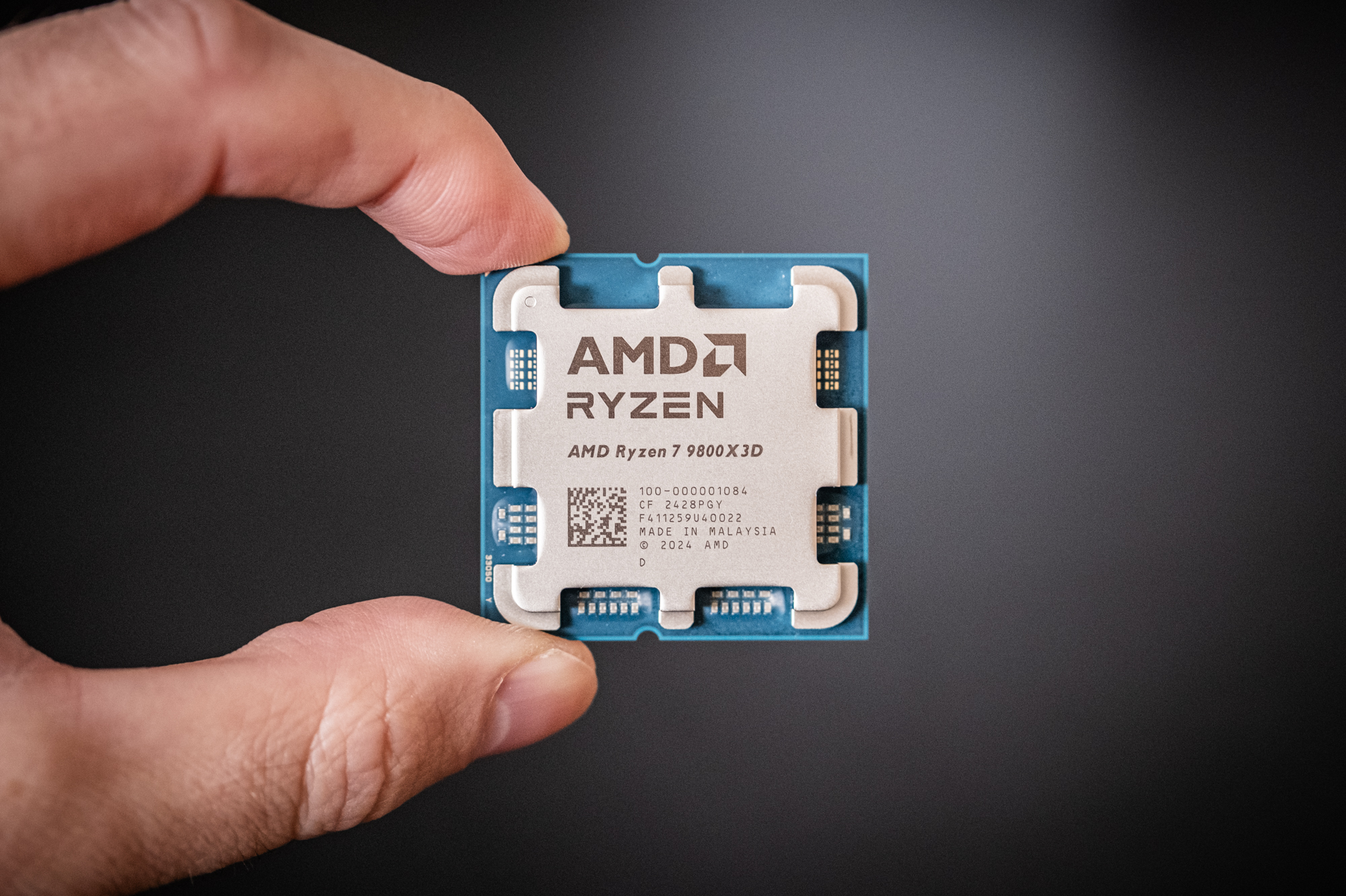 Ryzen 7 9800X3D: Hiệu năng quá ấn tượng, dân buôn đẩy giá gấp đôi sau khi cháy hàng toàn cầu- Ảnh 1.