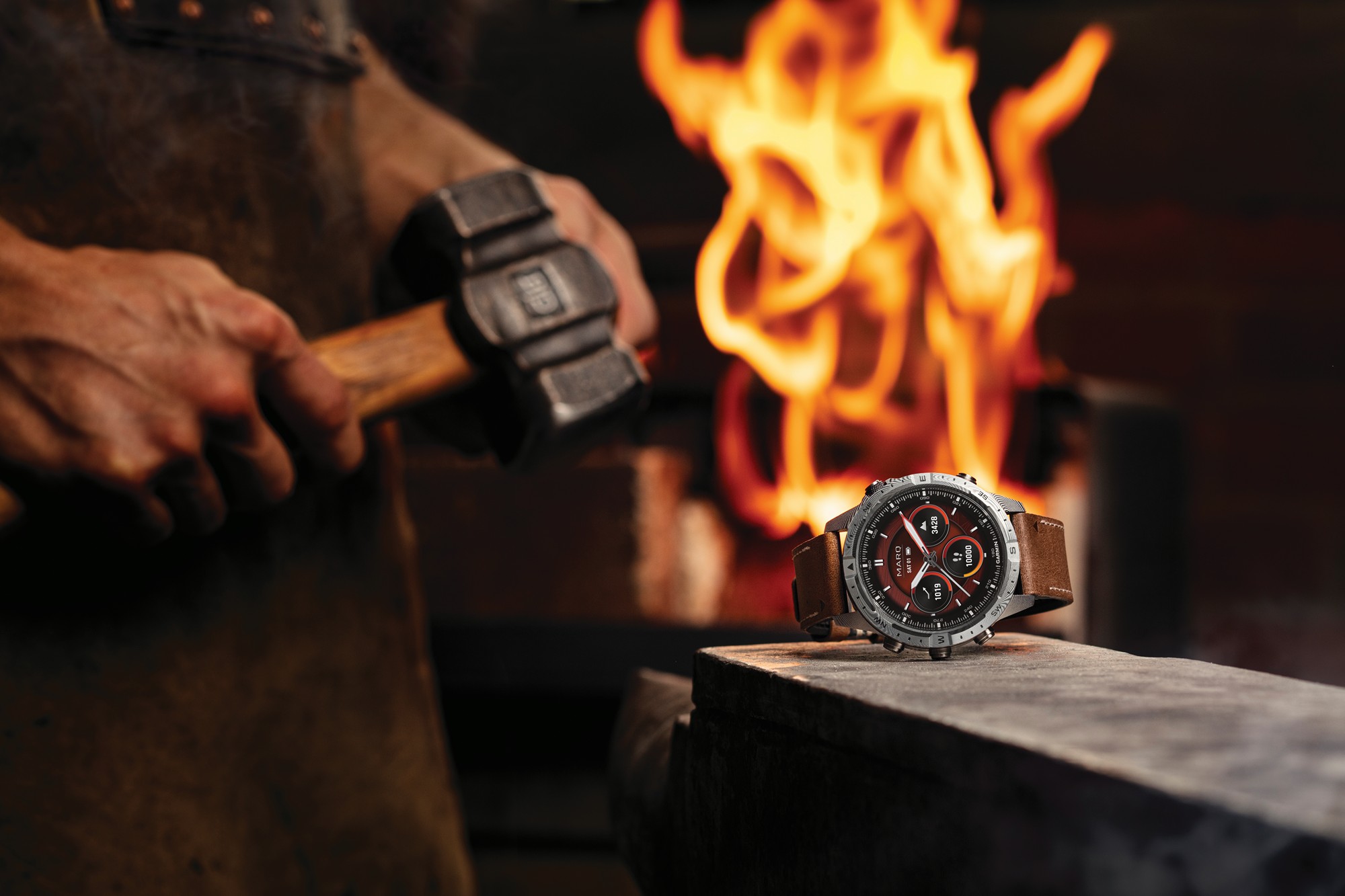 Garmin ra mắt đồng hồ với mặt thép Damascus, giá 80 triệu Đồng- Ảnh 1.