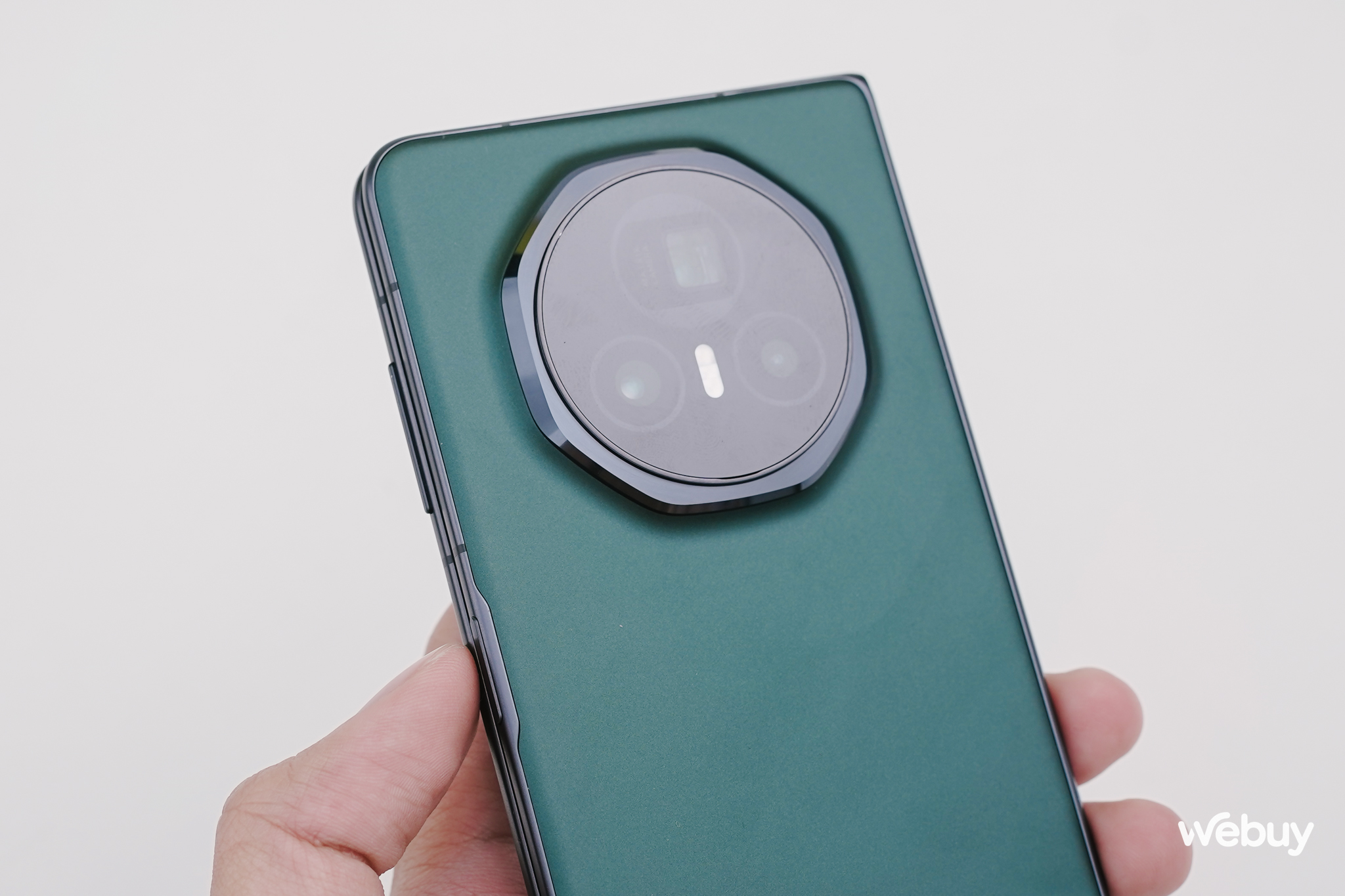 Trên tay điện thoại gập mỏng nhẹ nhất thế giới: Galaxy Z Fold6 hay OPPO Find N3 cũng phải 