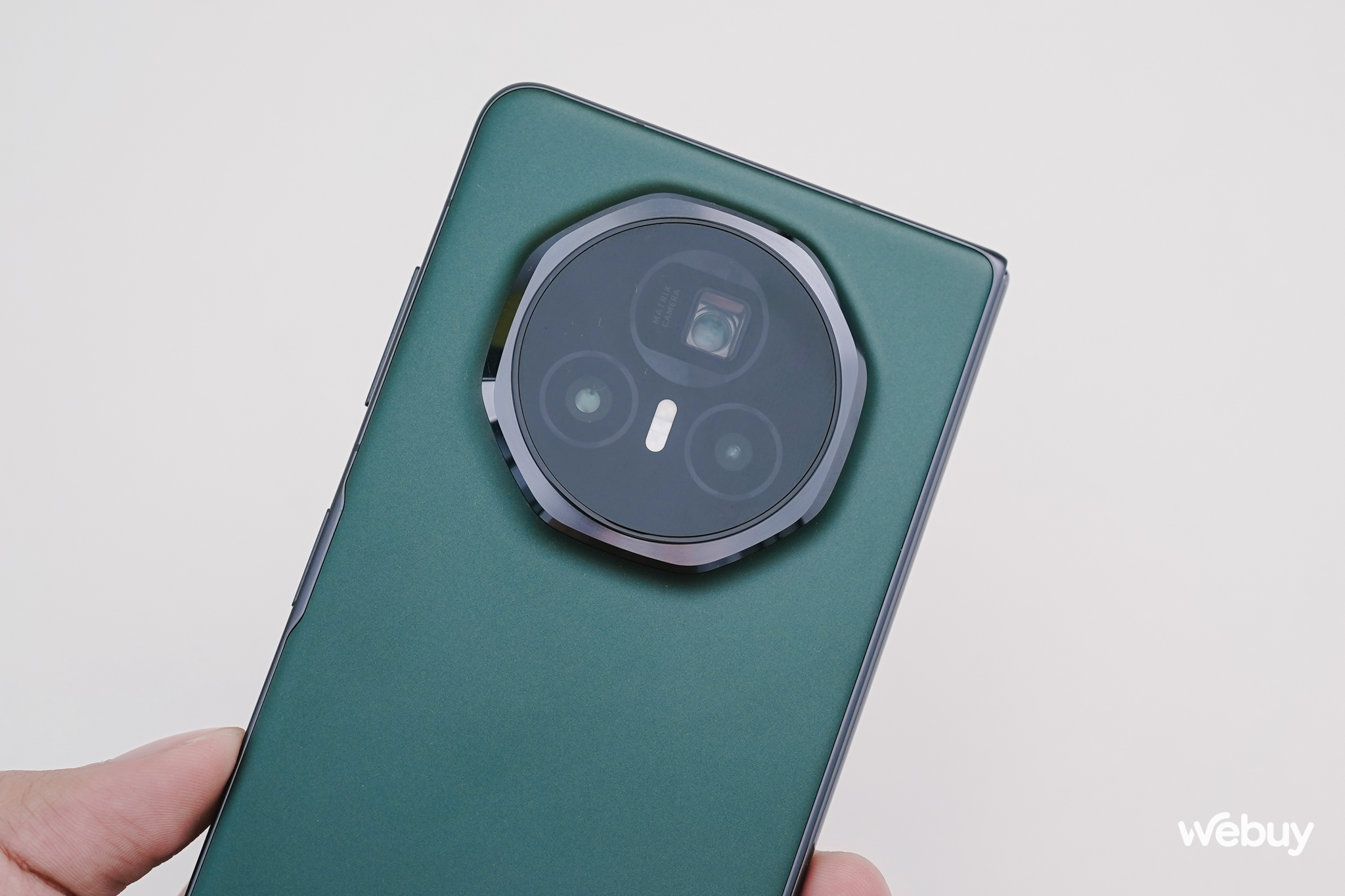 Trên tay điện thoại gập mỏng nhẹ nhất thế giới: Galaxy Z Fold6 hay OPPO Find N3 cũng phải 