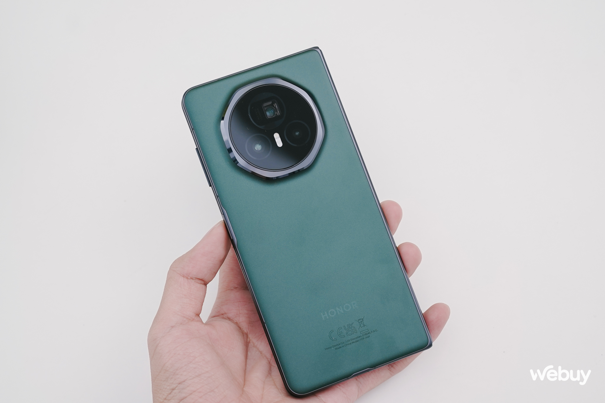 Trên tay điện thoại gập mỏng nhẹ nhất thế giới: Galaxy Z Fold6 hay OPPO Find N3 cũng phải 