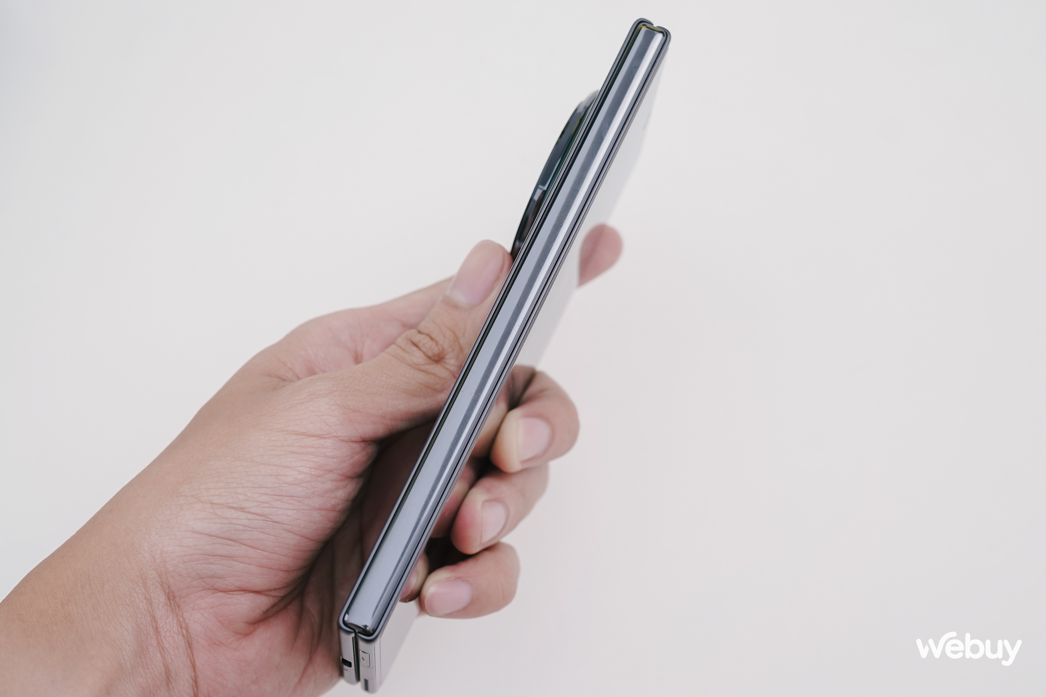 Trên tay điện thoại gập mỏng nhẹ nhất thế giới: Galaxy Z Fold6 hay OPPO Find N3 cũng phải 