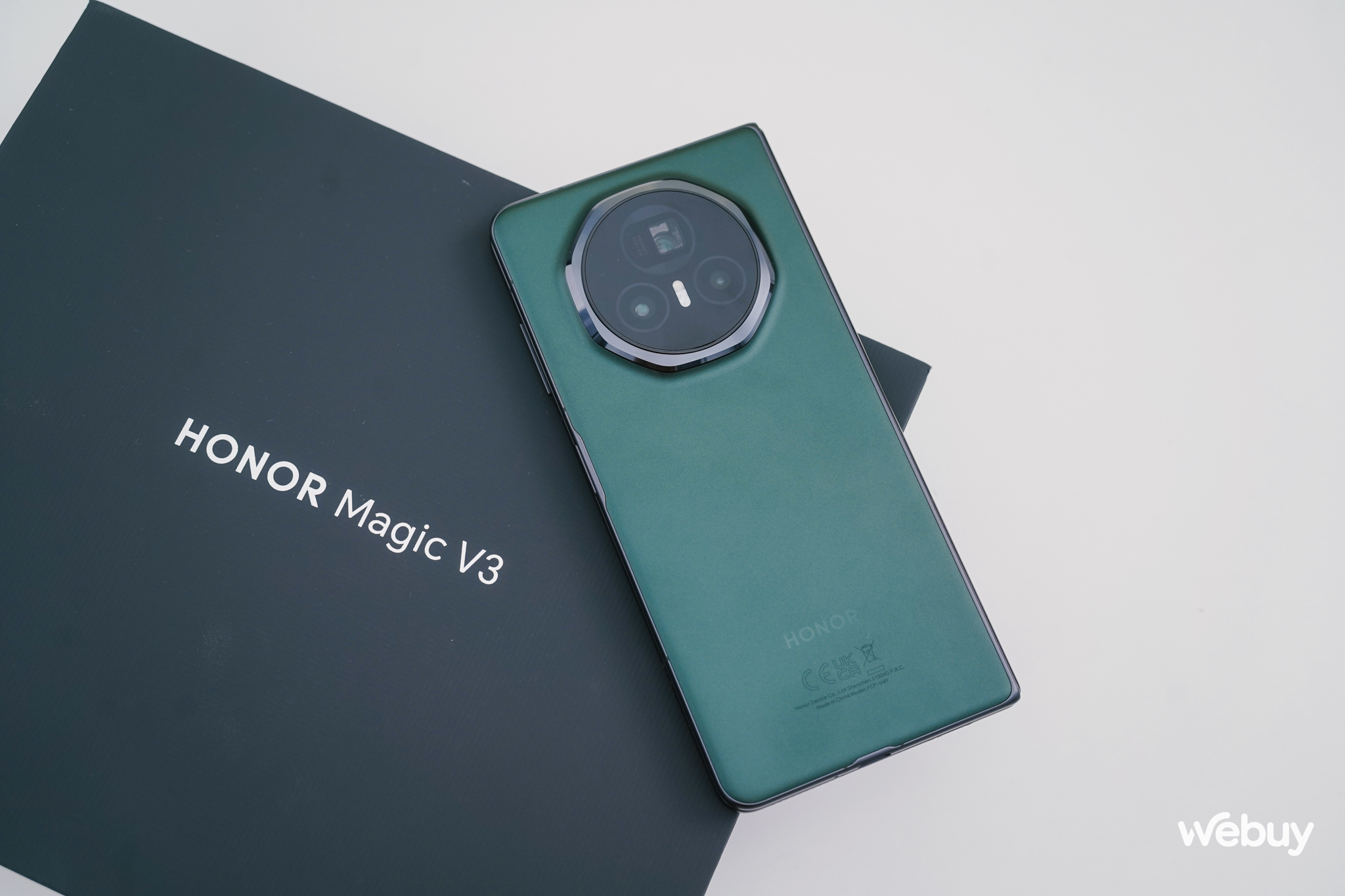 Trên tay điện thoại gập mỏng nhẹ nhất thế giới: Galaxy Z Fold6 hay OPPO Find N3 cũng phải 