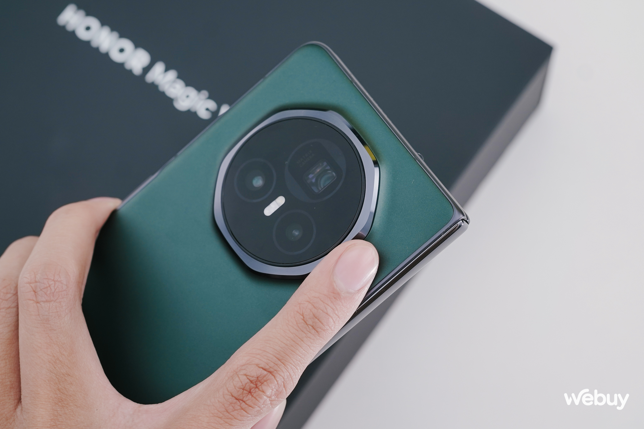 Trên tay điện thoại gập mỏng nhẹ nhất thế giới: Galaxy Z Fold6 hay OPPO Find N3 cũng phải 