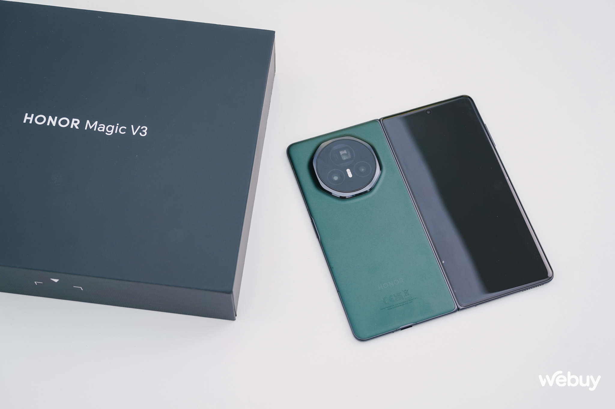 Trên tay điện thoại gập mỏng nhẹ nhất thế giới: Galaxy Z Fold6 hay OPPO Find N3 cũng phải 