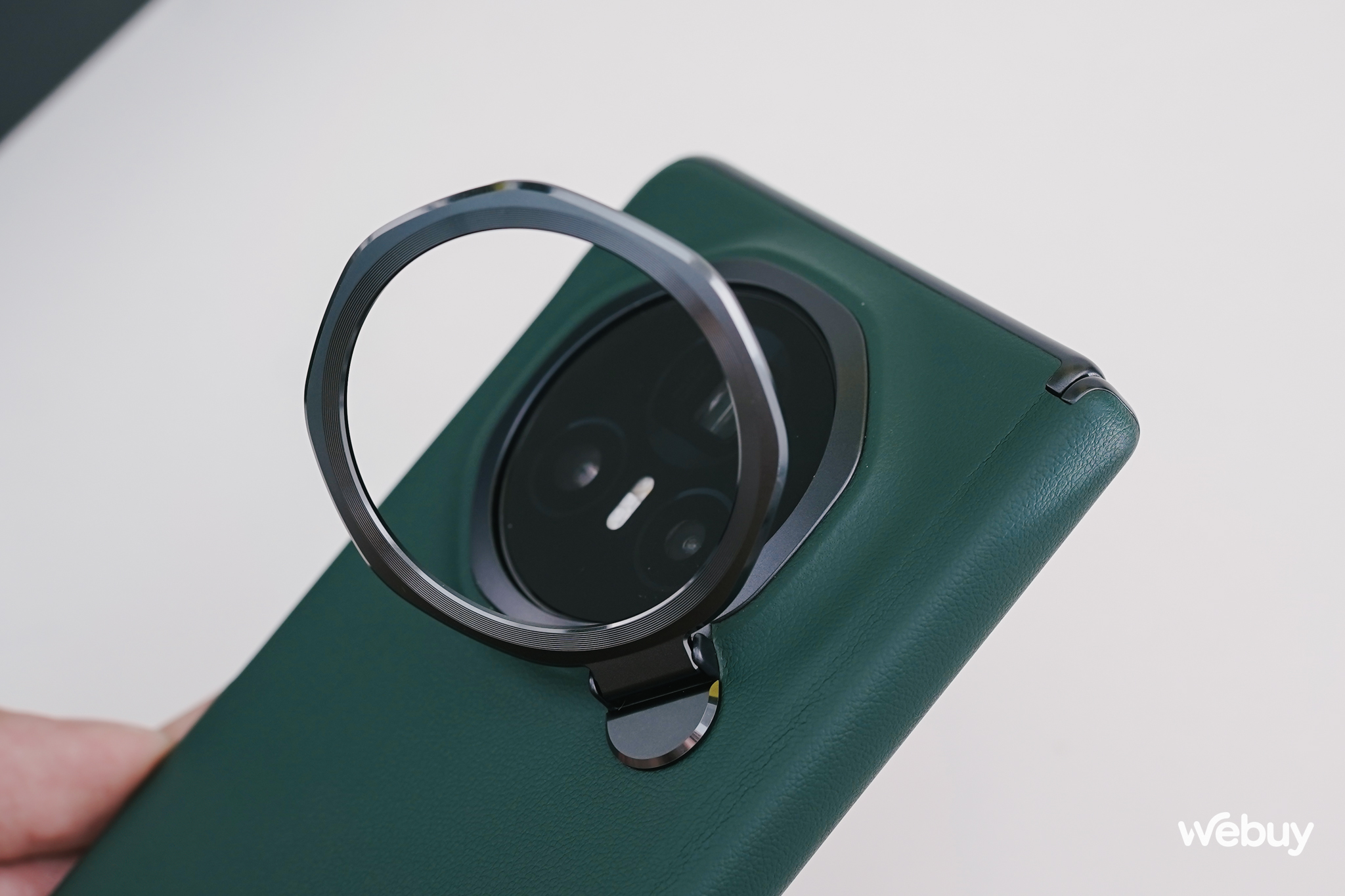 Trên tay điện thoại gập mỏng nhẹ nhất thế giới: Galaxy Z Fold6 hay OPPO Find N3 cũng phải 