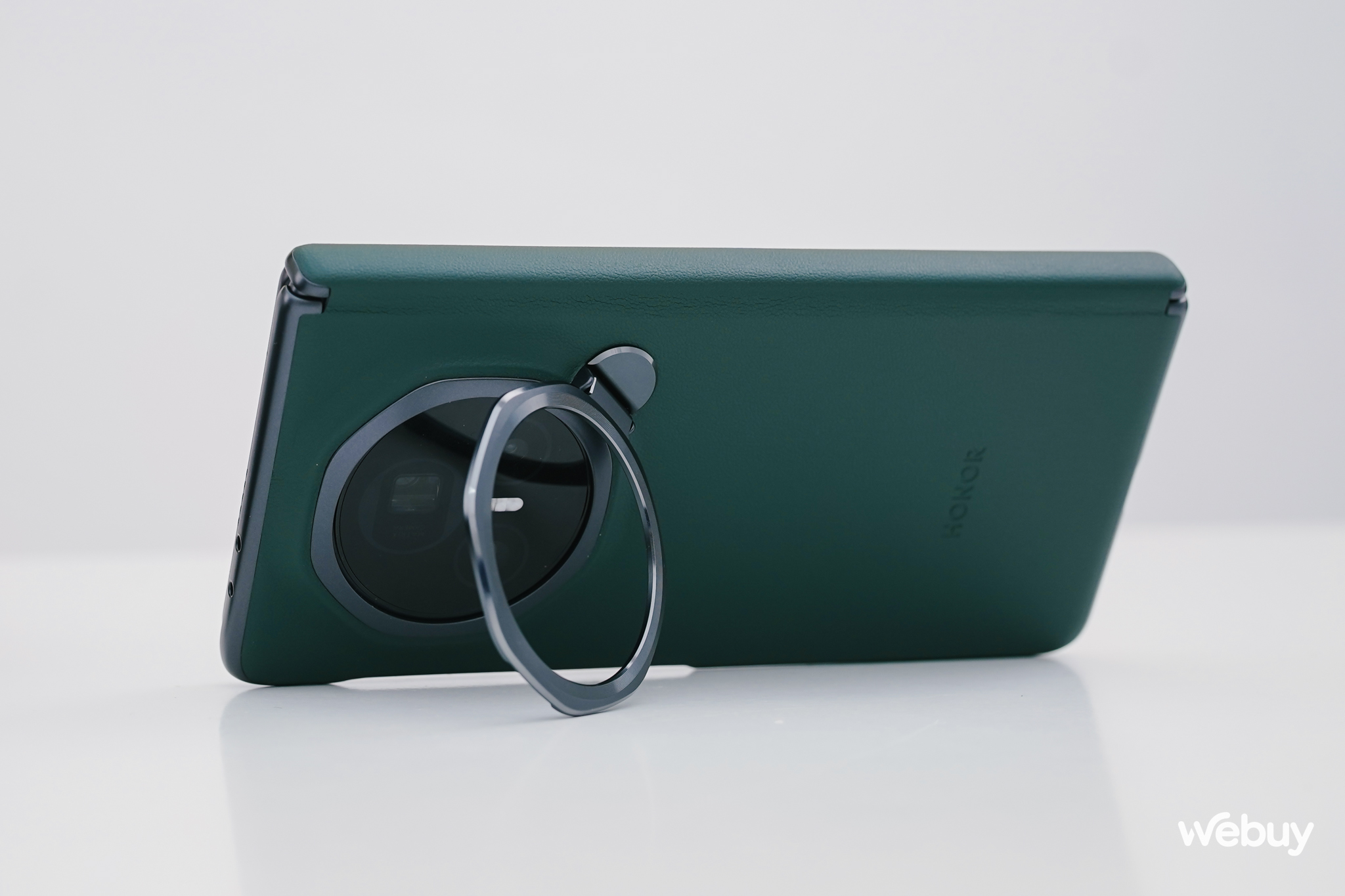 Trên tay điện thoại gập mỏng nhẹ nhất thế giới: Galaxy Z Fold6 hay OPPO Find N3 cũng phải 