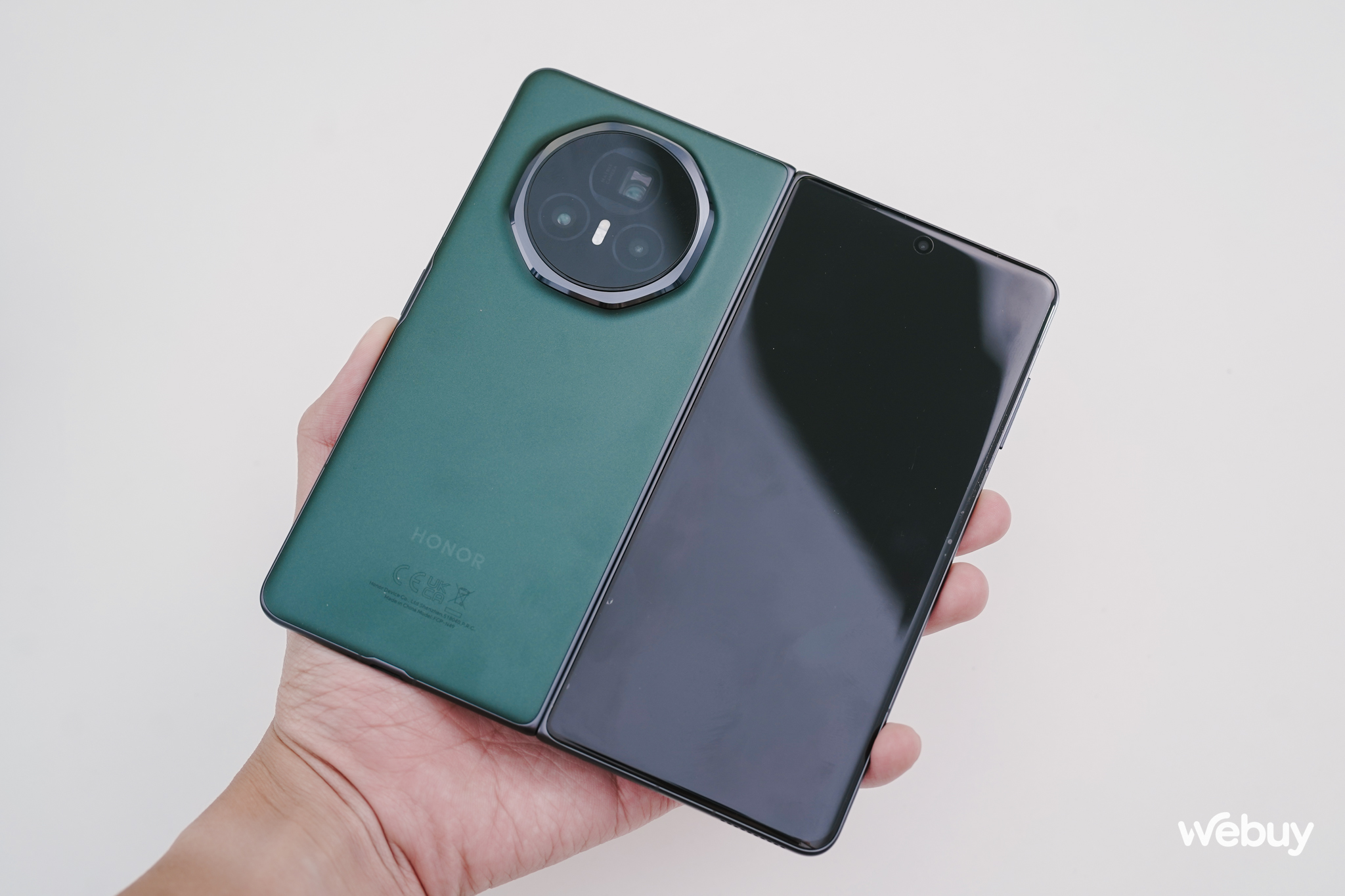 Trên tay điện thoại gập mỏng nhẹ nhất thế giới: Galaxy Z Fold6 hay OPPO Find N3 cũng phải 