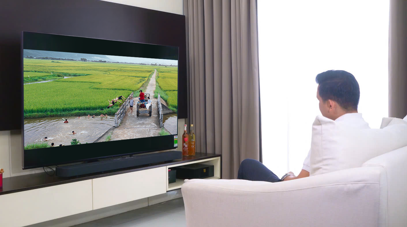 Đạo diễn Võ Thanh Hòa trải nghiệm thước phim đầu tiên của Kính Vạn Hoa trên TV Sony BRAVIA 9- Ảnh 4.