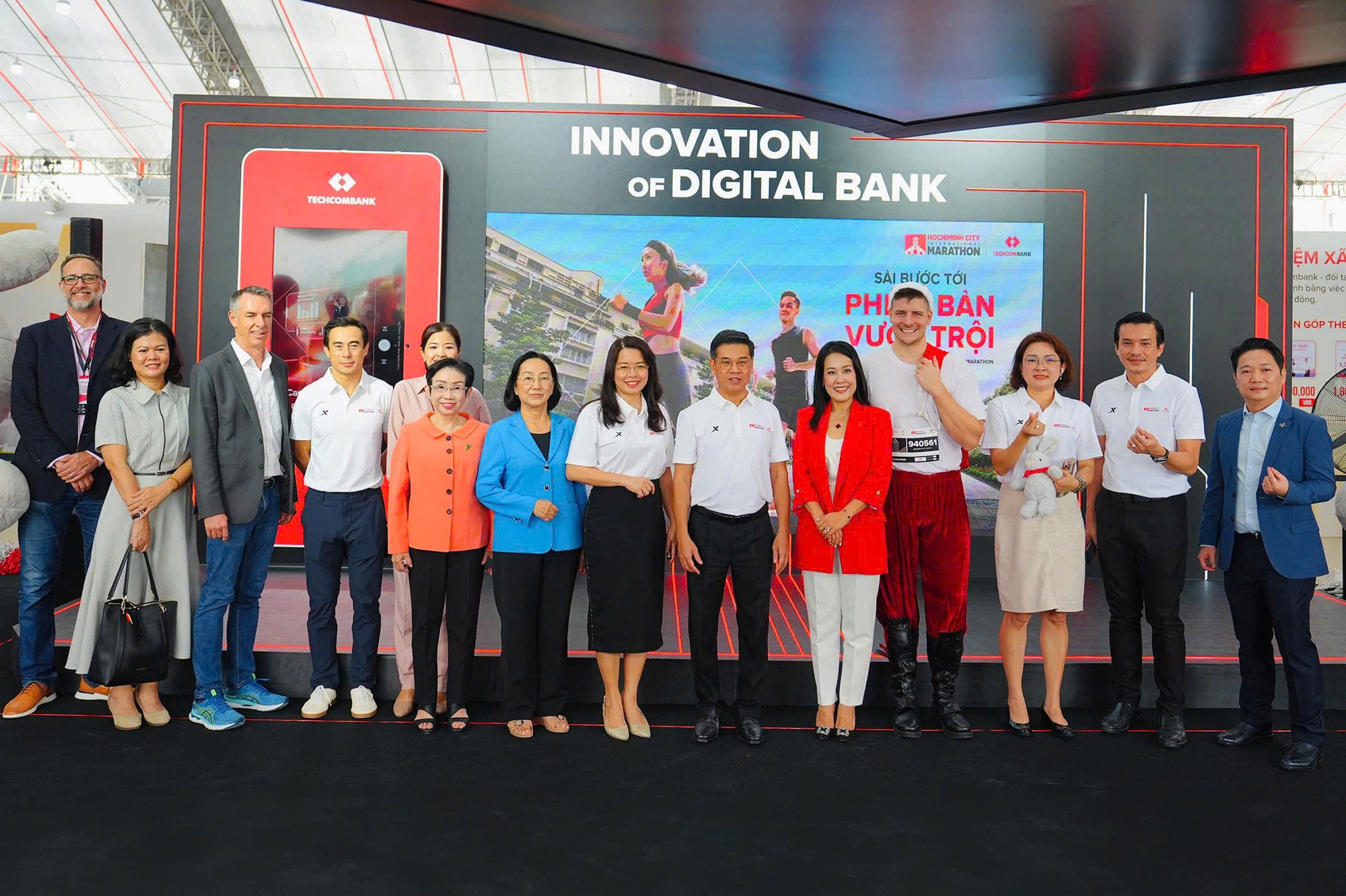 Khai mạc giải marathon quốc tế TP.HCM Techcombank lần thứ 7: Số lượng vận động viên tham gia kỷ lục, nhiều hoạt động bên lề hấp dẫn- Ảnh 1. Khai mạc giải marathon quốc tế TP.HCM Techcombank lần thứ 7: Số lượng vận động viên tham gia kỷ lục, nhiều hoạt động bên lề hấp dẫn- Ảnh 1.