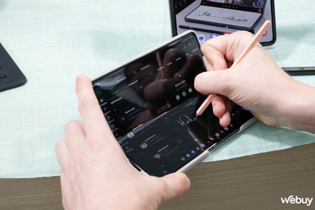 Samsung rục rịch ra mắt Galaxy Z Fold6 giá rẻ: Đây là hai tính năng dự kiến sẽ bị cắt giảm- Ảnh 1.
