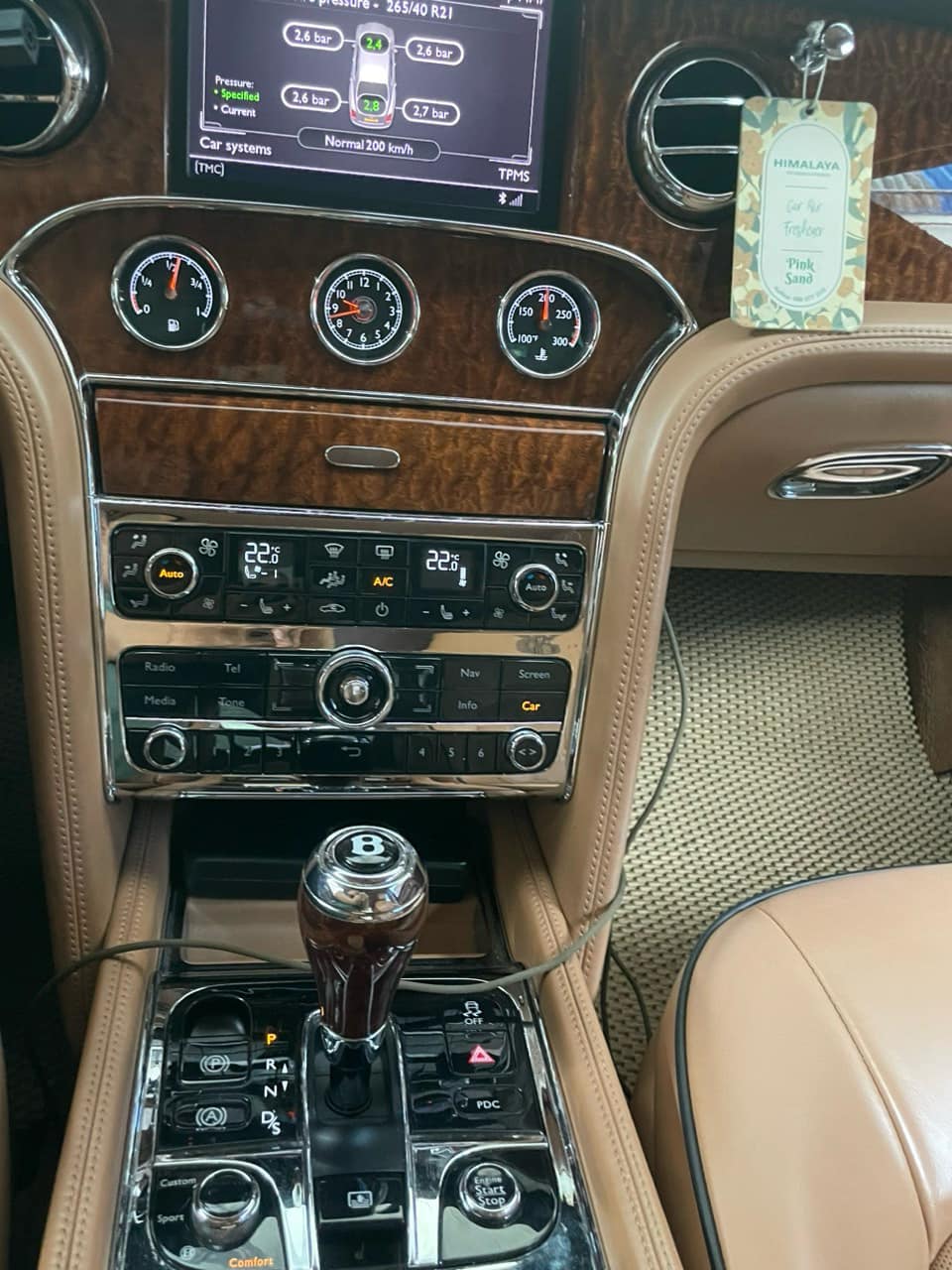 Có 5 tỷ muốn mua xe siêu sang ở Việt Nam, chiếc Bentley Mulsanne chạy hơn 81.000km này là một lựa chọn- Ảnh 5.