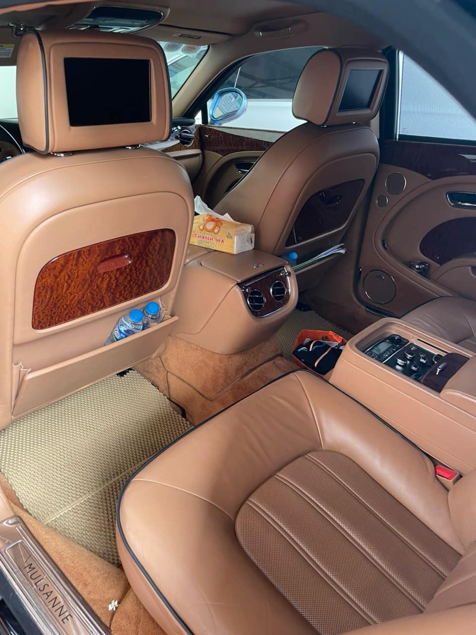 Có 5 tỷ muốn mua xe siêu sang ở Việt Nam, chiếc Bentley Mulsanne chạy hơn 81.000km này là một lựa chọn- Ảnh 4.