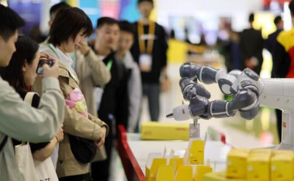 Trung Quốc vô địch thiên hạ về robot: Sản xuất hơn 6 triệu con/năm, có sản phẩm rẻ bằng 1/2 Nhật Bản, tiến tới để robot sản xuất robot- Ảnh 3.