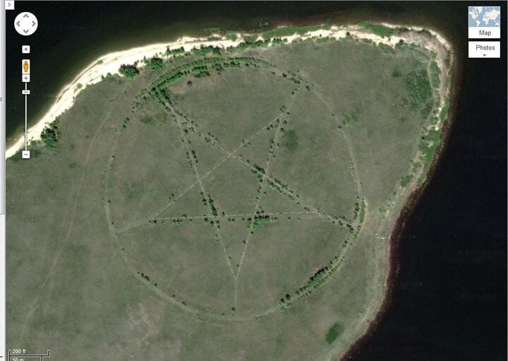 8 điều kỳ lạ đến khó tin nhìn thấy qua Google Earth- Ảnh 5.