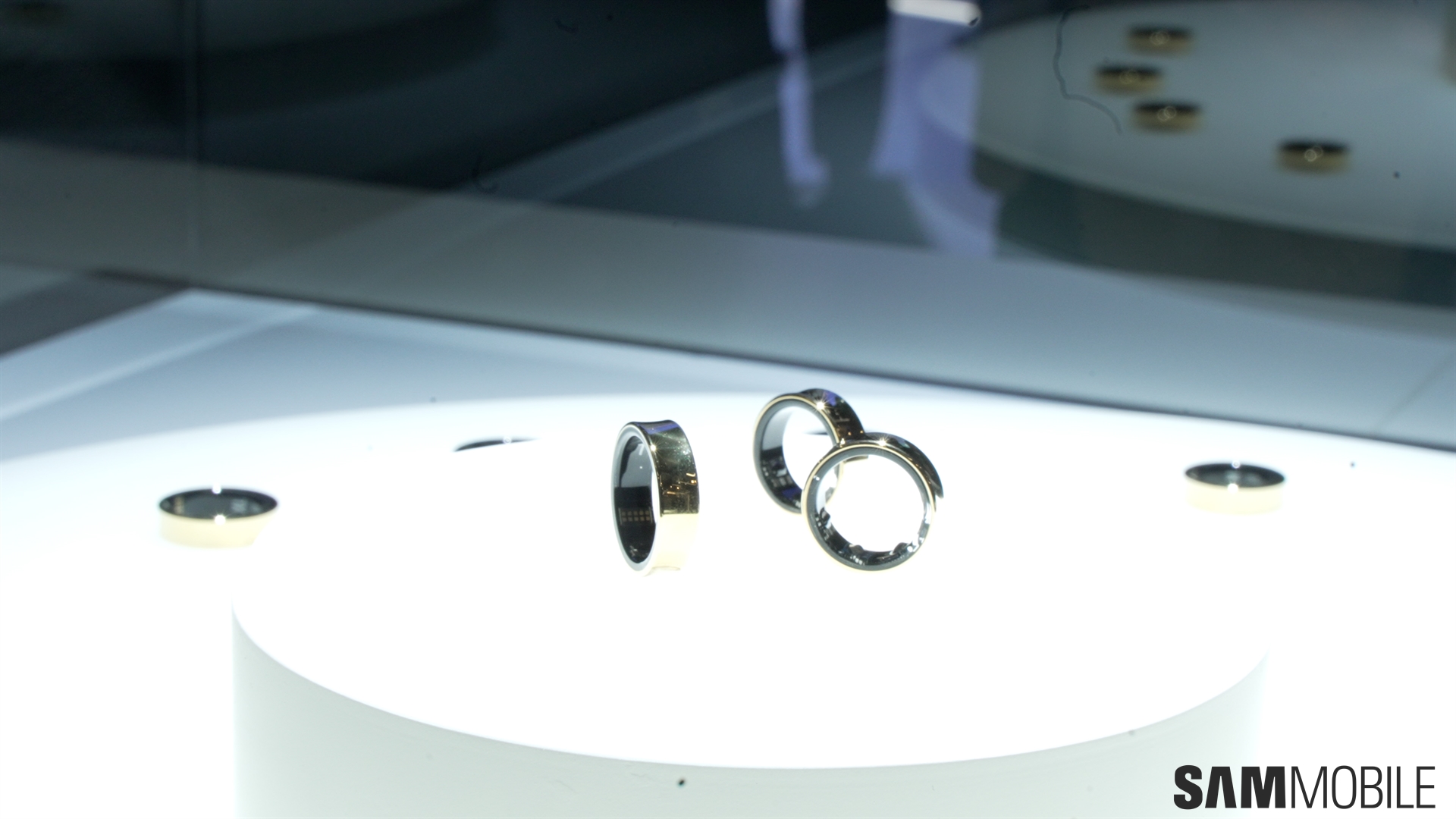 Ảnh thực tế "nhẫn thông minh" Galaxy Ring của Samsung: Cơ hội nào cho Apple?- Ảnh 3.