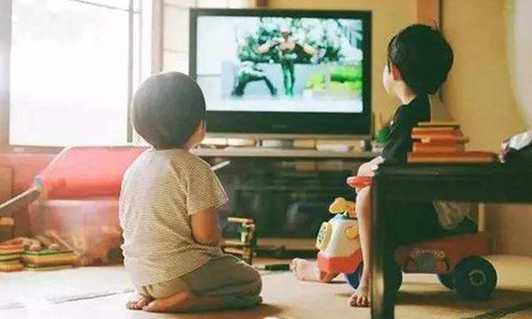 Bộ não trẻ thích xem TV, điện thoại và trẻ thích đọc sách lớn lên có sự khác biệt lớn, cha mẹ cần lưu ý- Ảnh 1.