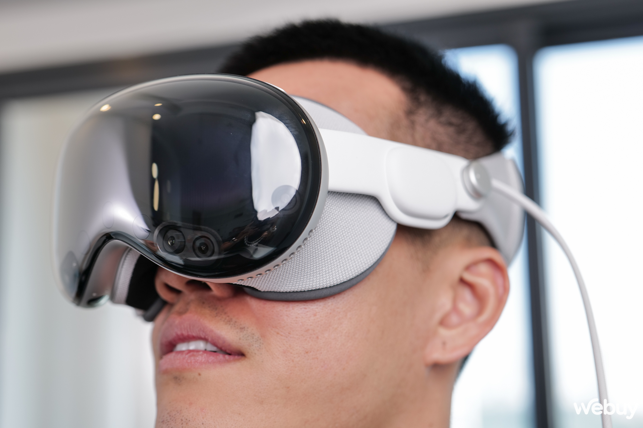 Mở hộp kính Apple Vision Pro vừa về Việt Nam với giá gần 170 triệu đồng ...