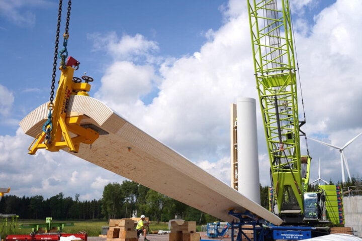 Tua bin gió bằng gỗ cao nhất thế giới đi vào hoạt động- Ảnh 1.