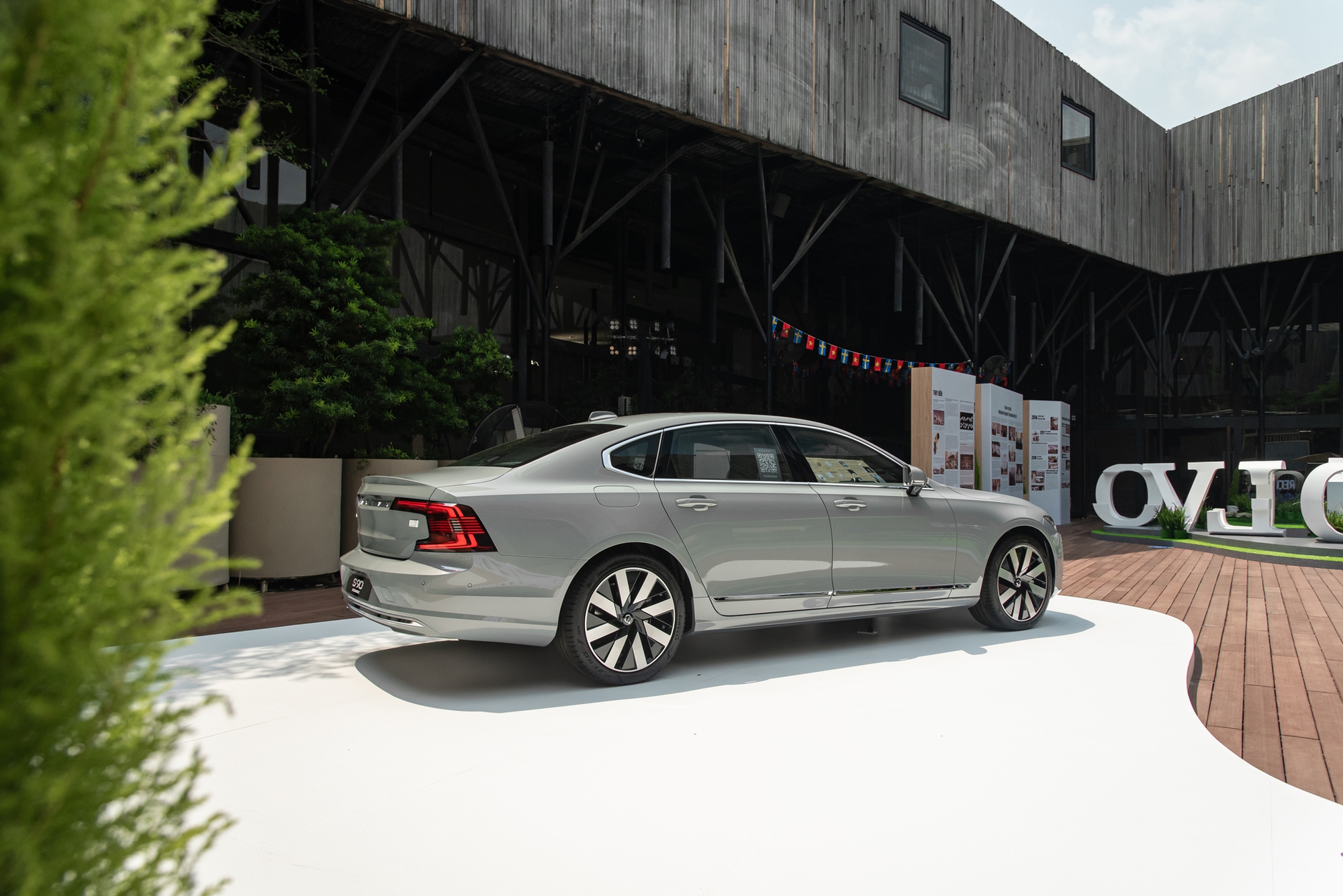 Chi tiết Volvo S90 Recharge vừa ra mắt: Giá 2,89 tỷ đồng, sedan hạng sang cỡ trung rộng và mạnh nhất Việt Nam- Ảnh 4.