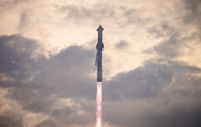 SpaceX phóng thử nghiệm lần 3 tên lửa mạnh nhất thế giới- Ảnh 1.