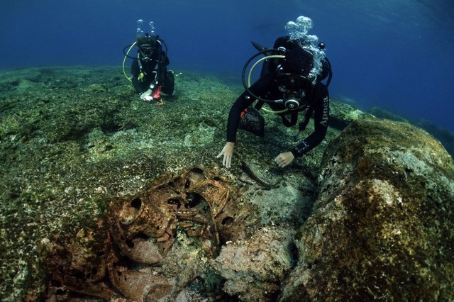 10 tàu ma bao vây hòn đảo Hy Lạp, cổ nhất 5.000 năm tuổi- Ảnh 1.