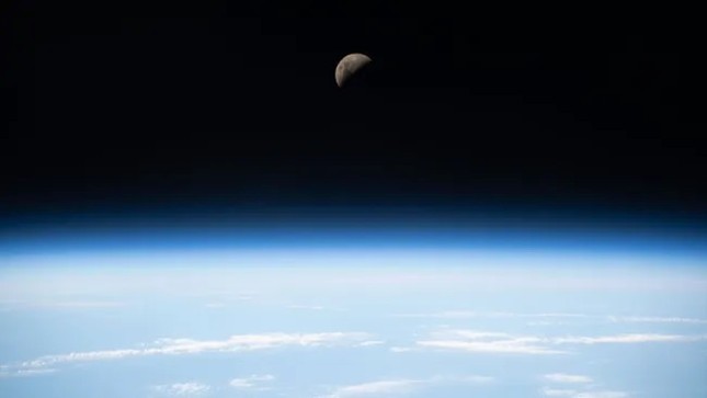 Mặt trăng bắt đầu quỹ đạo nhật thực toàn phần trong năm 2024- Ảnh 1.