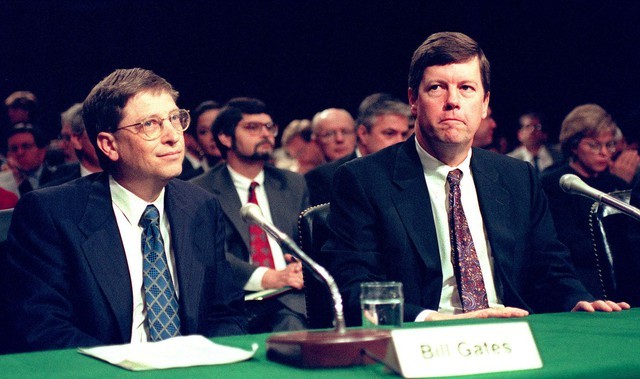25 năm trước, Bill Gates cay đắng nhìn Microsoft bị ‘xẻ thịt’ để Apple trỗi dậy, giờ đây lịch sử lặp lại khi hệ sinh thái iPhone có nguy cơ phá sản vì 1 vụ kiện- Ảnh 1.