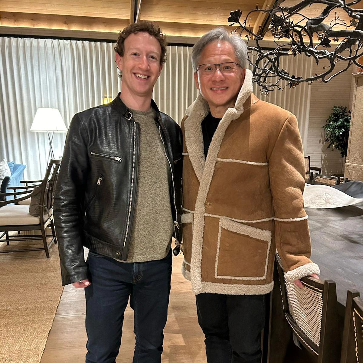 Jensen Huang và Mark Zuckerberg đổi áo cho nhau: 