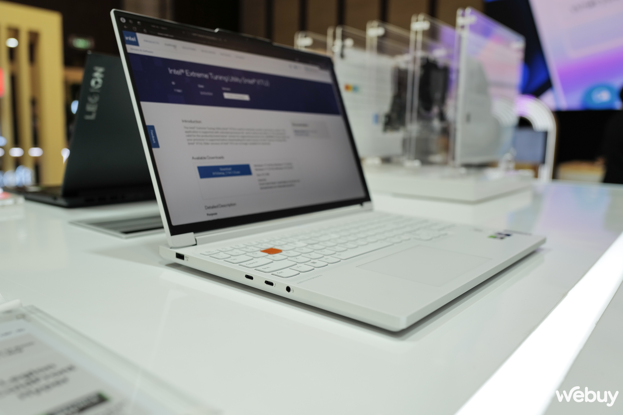 Lenovo đưa loạt laptop từng giới thiệu tại CES 2024 về khu vực Đông Nam Á, ấn tượng nhất vẫn là chiếc laptop Yoga 2 màn hình- Ảnh 11.
