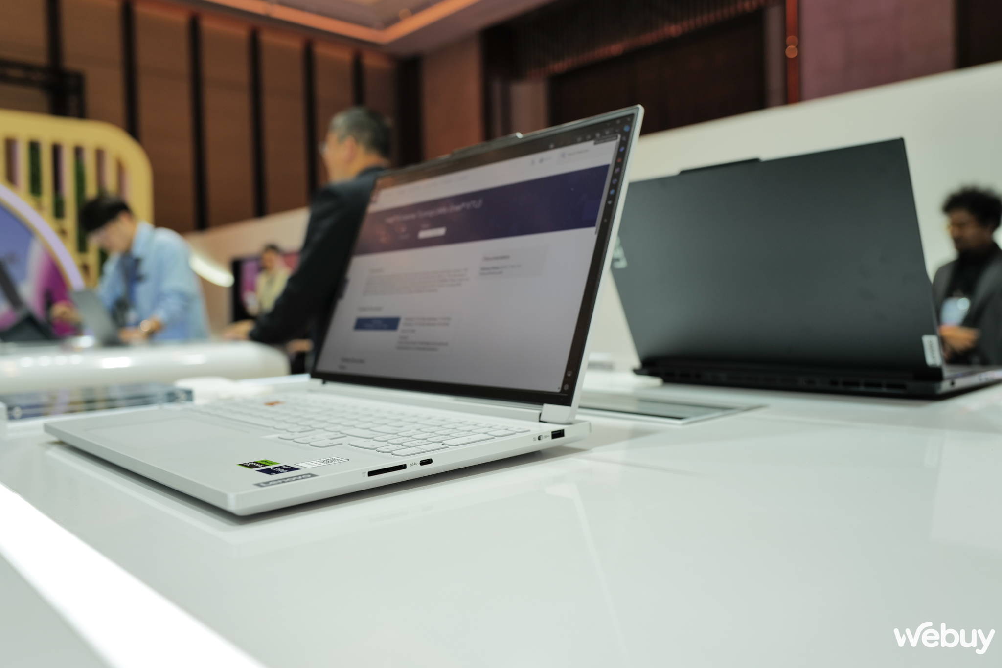 Lenovo đưa loạt laptop từng giới thiệu tại CES 2024 về khu vực Đông Nam Á, ấn tượng nhất vẫn là chiếc laptop Yoga 2 màn hình- Ảnh 12.