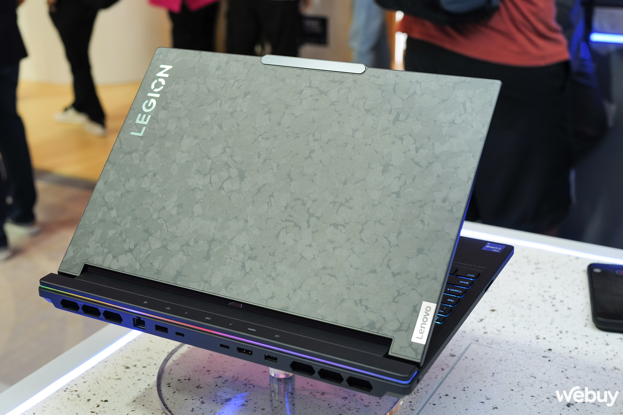 Lenovo đưa loạt laptop từng giới thiệu tại CES 2024 về khu vực Đông Nam Á, ấn tượng nhất vẫn là chiếc laptop Yoga 2 màn hình- Ảnh 13.