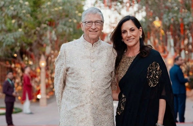 Bạn gái cùng Bill Gates du lịch Việt Nam giàu cỡ nào?- Ảnh 1.