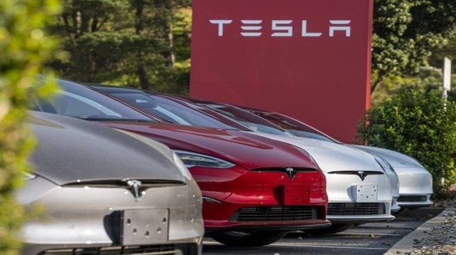Nóng: Tesla sa thải 14.000 nhân viên trên toàn cầu, Elon Musk thừa nhận khó khăn chưa từng có- Ảnh 1.