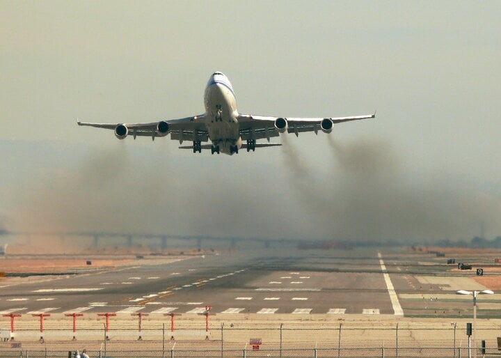 Ngành hàng không tạo ra bao nhiêu khí thải CO2?- Ảnh 1.