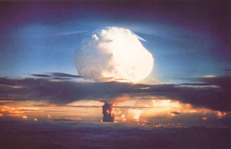 Vụ thử bom hạt nhân làm bốc hơi cả một hòn đảo diễn ra như thế nào?- Ảnh 1.