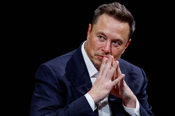 Lo sợ bị "đánh cắp" nhân tài, Tesla tăng lương khủng cho kỹ sư AI trong cuộc đua mà Elon Musk gọi là "điên khùng nhất"- Ảnh 1.