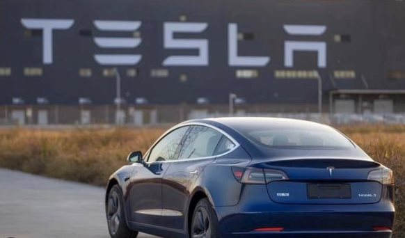 Tesla bất ngờ hủy kế hoạch sản xuất xe điện giá rẻ, tuyên bố tập trung toàn lực vào một loại phương tiện ‘khó nhằn’- Ảnh 1.