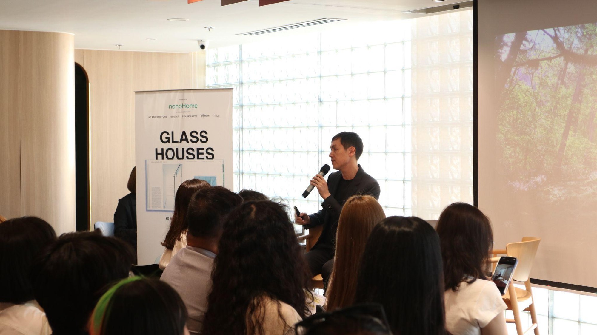Sự kiện "Glass Houses" với nhà phê bình kiến trúc Andrew Heid: Góc nhìn mới khi kính kết hợp cùng ánh sáng tự nhiên và nhân tạo- Ảnh 1.