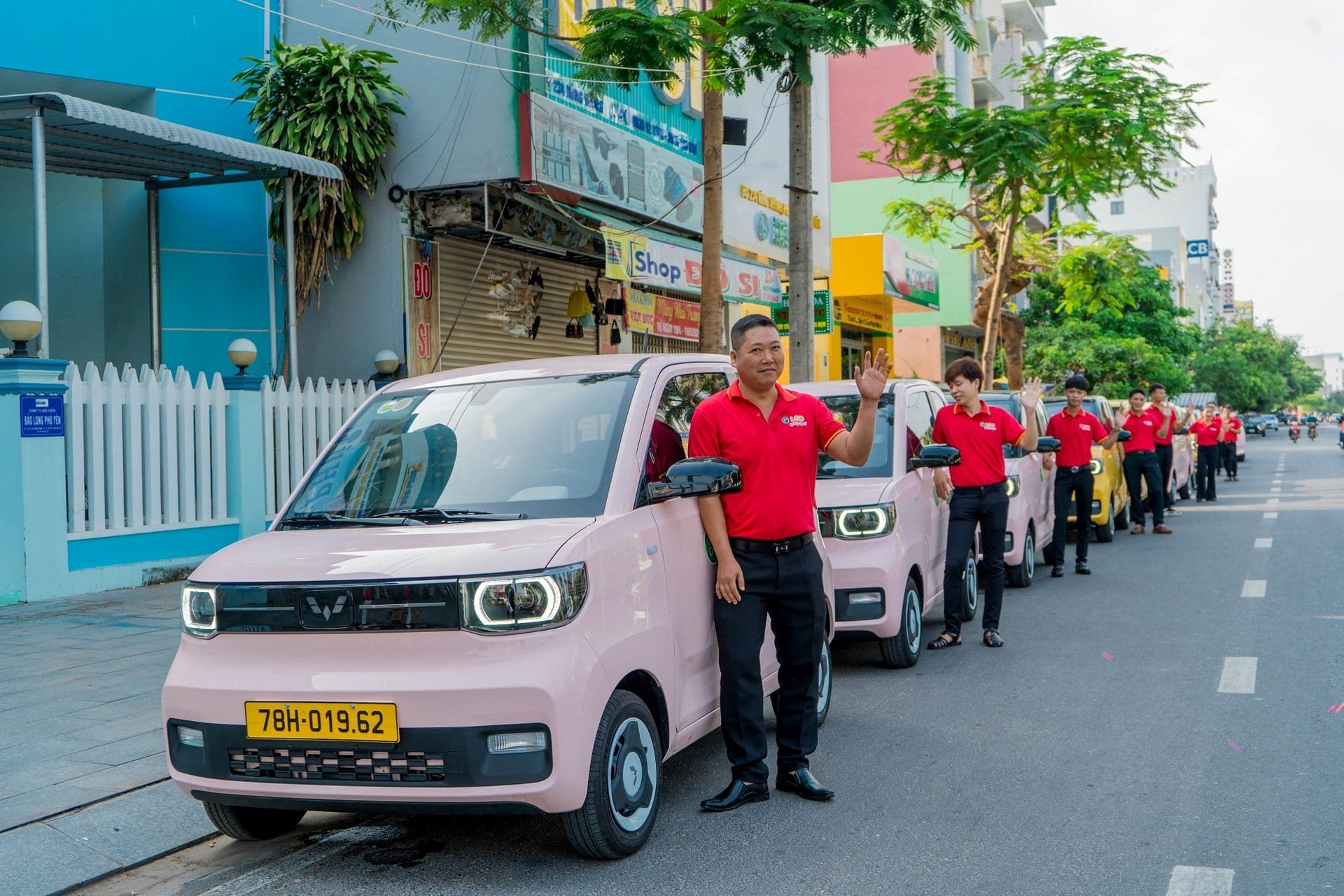 Taxi điện mini đầu tiên tại Việt Nam: Vừa ra mắt đã hút lượt tương tác "khủng" vì giá cước rẻ bất ngờ nhưng cộng đồng mạng lo ngại 2 yếu tố này- Ảnh 1.