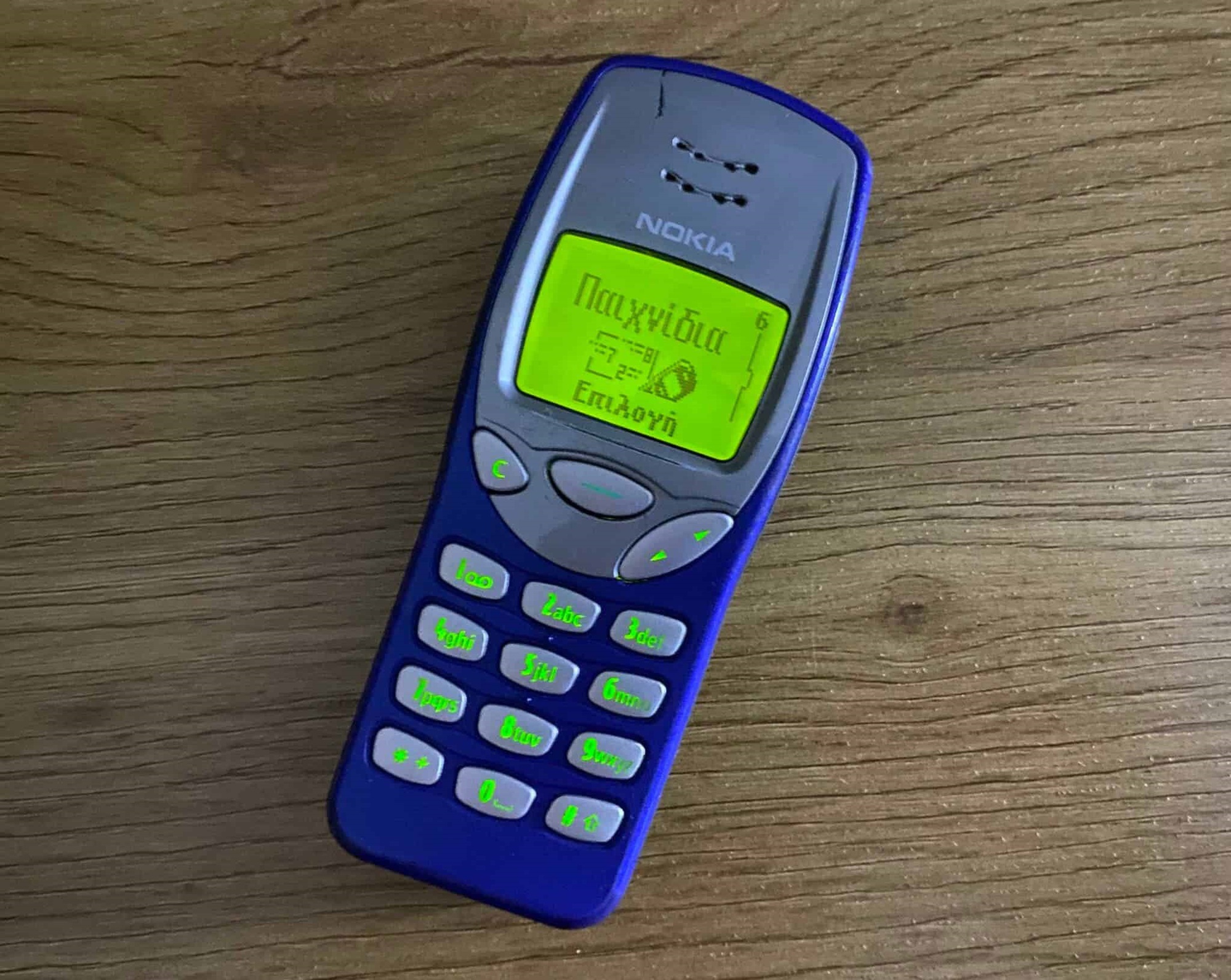 Nokia 3210 mới cháy hàng sau 2 ngày, dân tình săn lùng như 