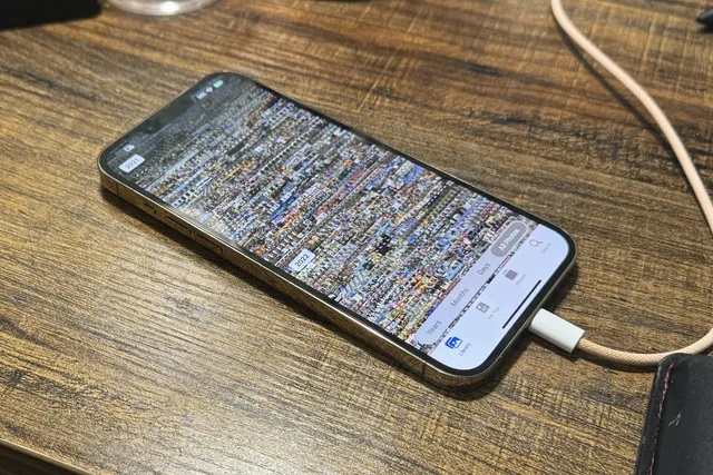 iPhone gặp lỗi lạ: Người dùng