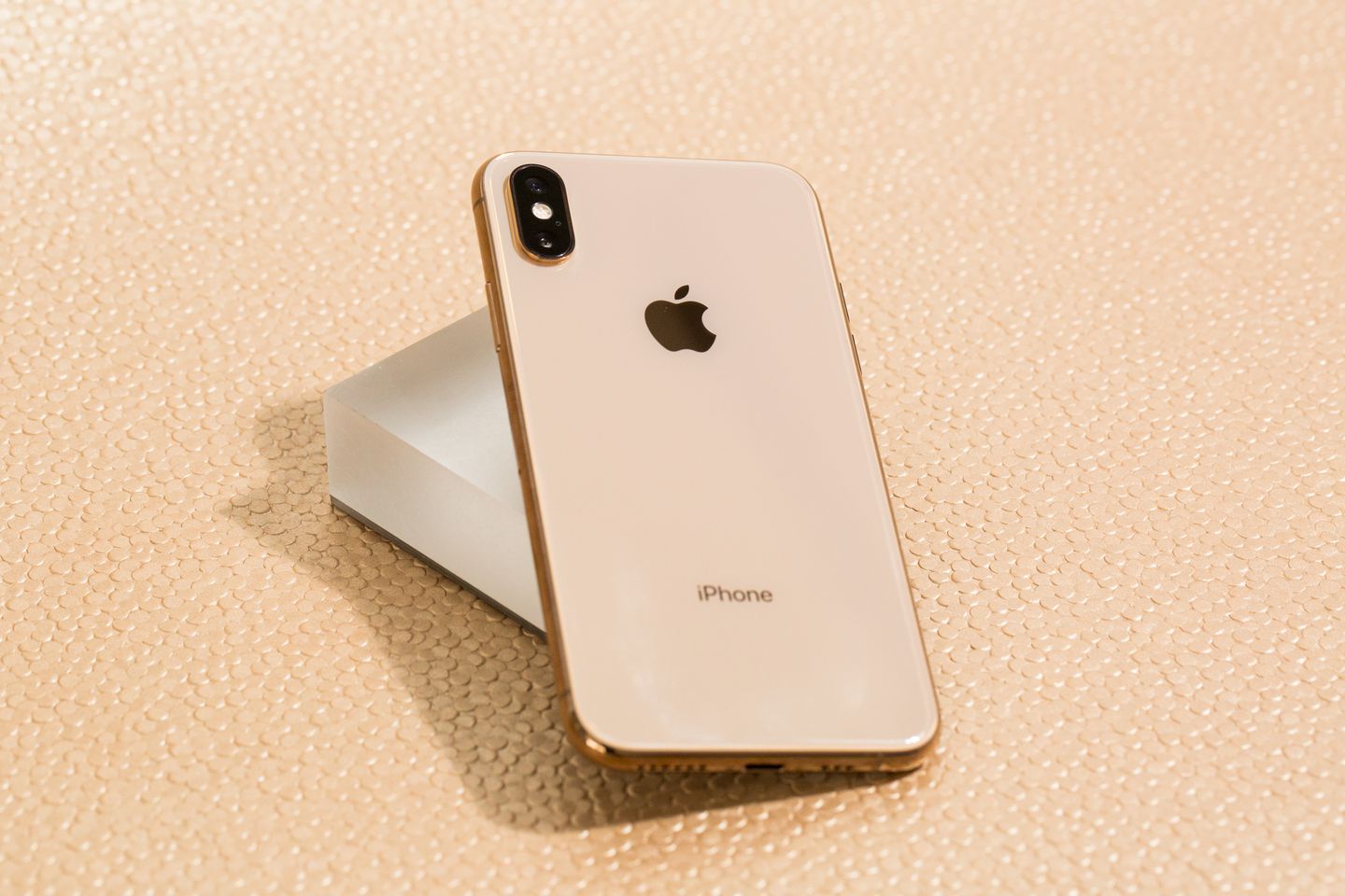 iPhone X "hồi sinh" với ngoại hình đẹp lung linh, nhiều màu sắc bắt mắt khó cưỡng!- Ảnh 2.