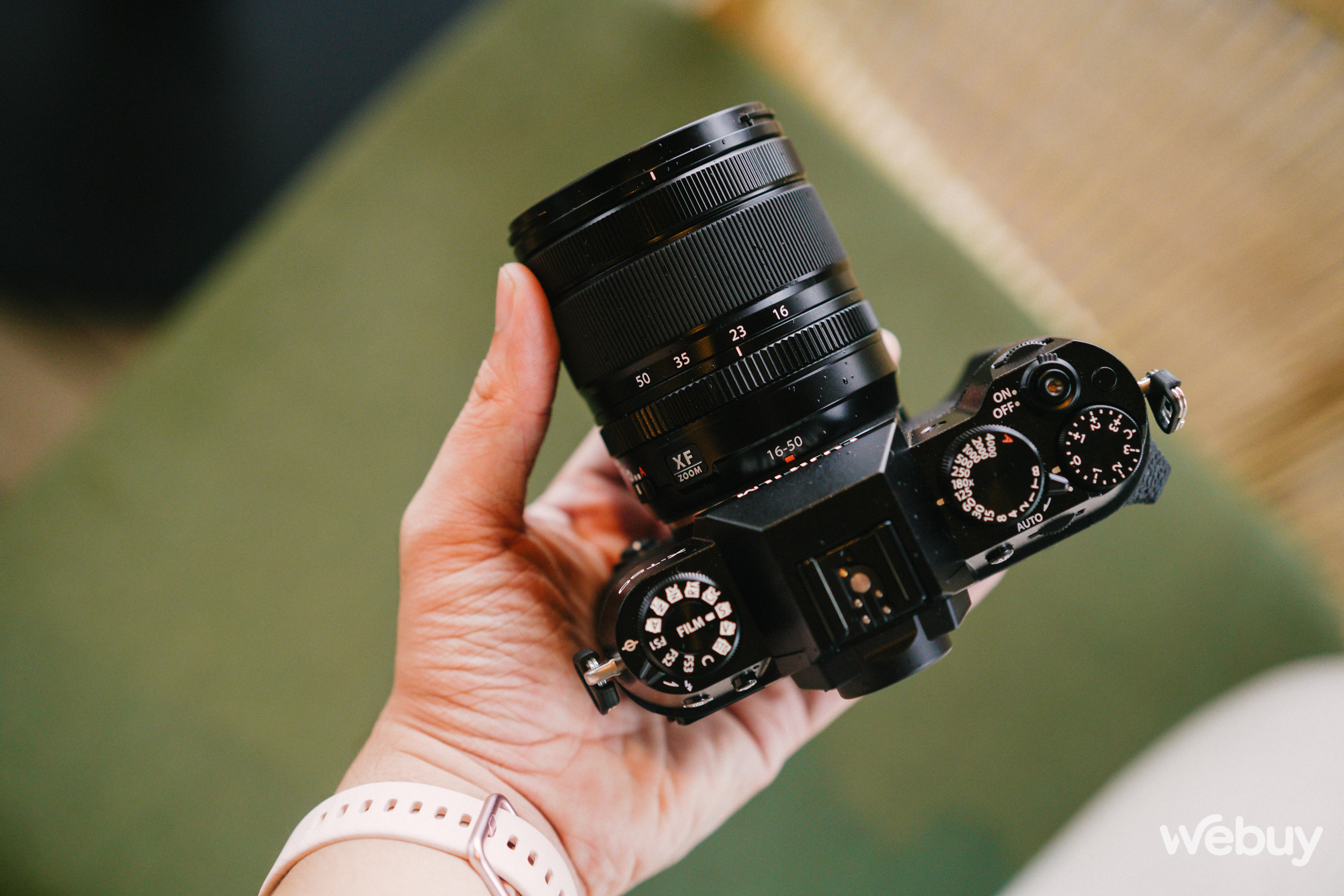 Trên tay Fujifilm X-T50: Nhỏ, nhẹ và vòng xoay giả lập màu phim khá 'vui vẻ'- Ảnh 14.