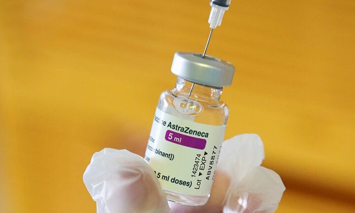Từng tiêm vaccine COVID-19 AstraZeneca, có cần xét nghiệm tìm 'cục máu đông'?- Ảnh 1.