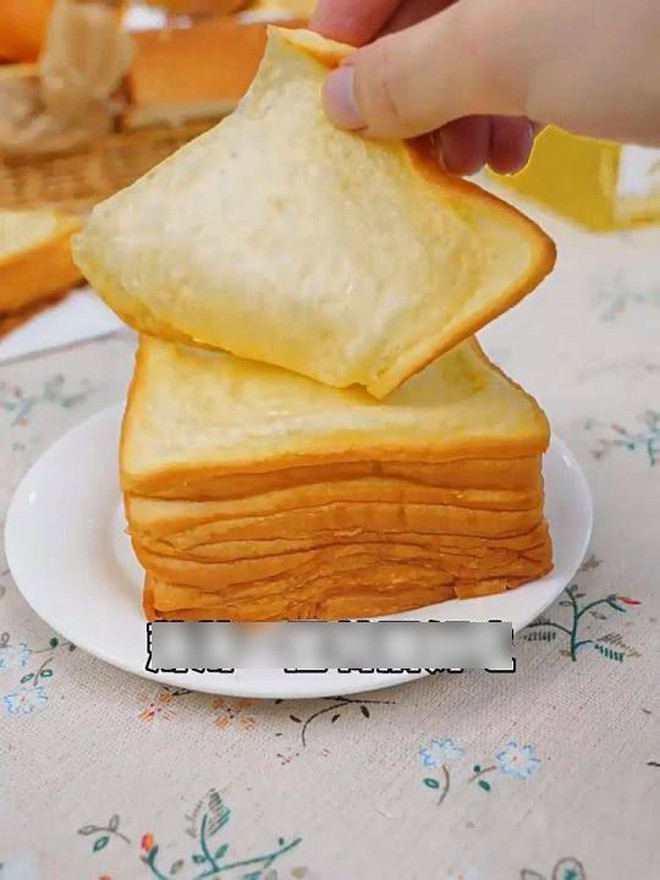 Xuất hiện loại bánh mì mỏng như tờ giấy ăn, dân mạng rần rần thích thú: "Chưa bao giờ tôi muốn ăn khăn giấy đến thế"!- Ảnh 4.