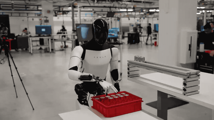 Robot hình người đang hoạt động trong nhà máy của Tesla như thế nào?- Ảnh 1.